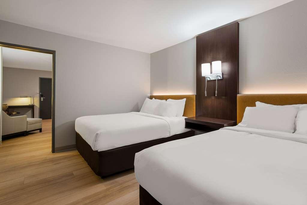 Hotel Quality Charles Downtown 3*
